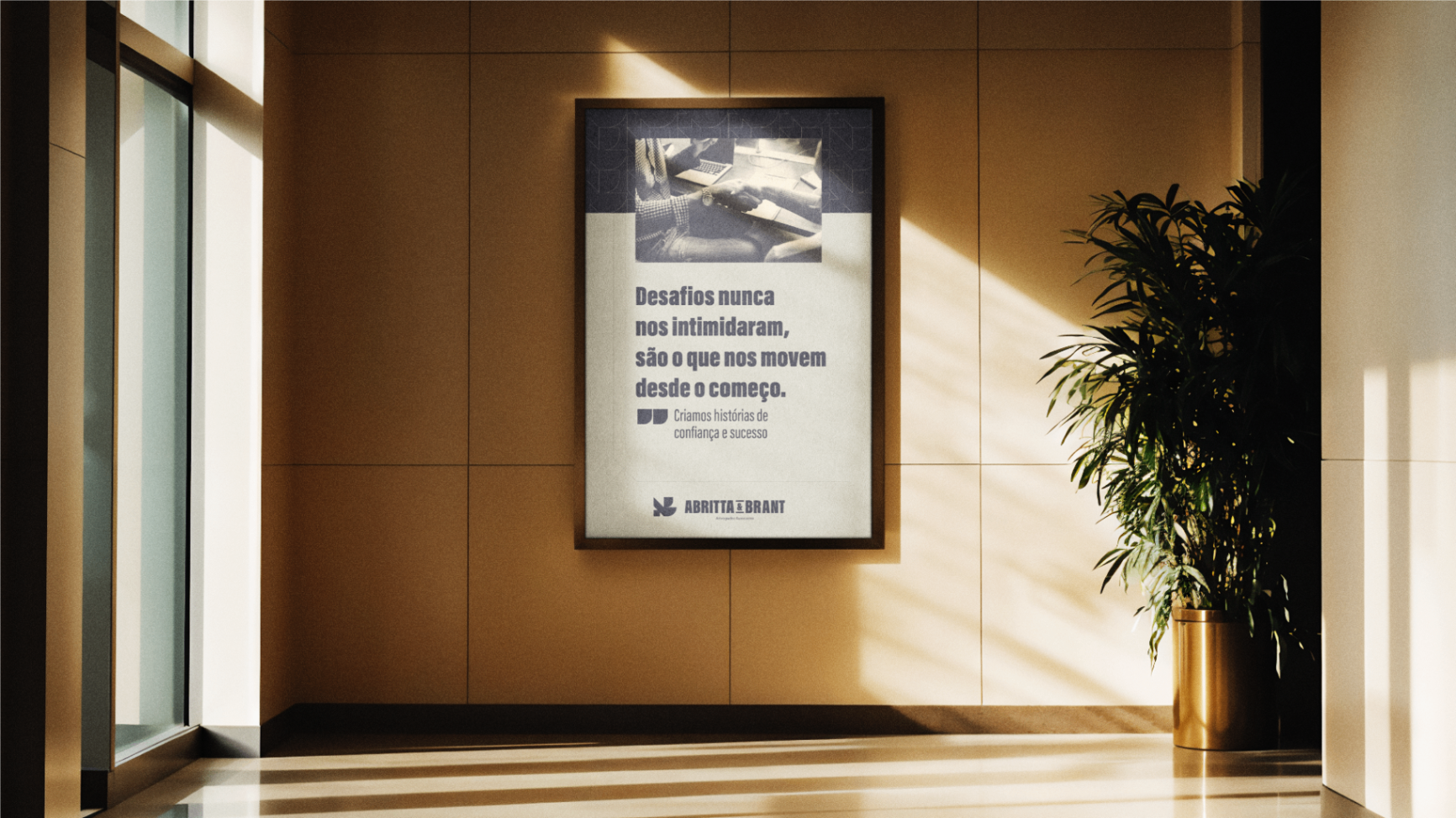 Cartaz institucional no lobby