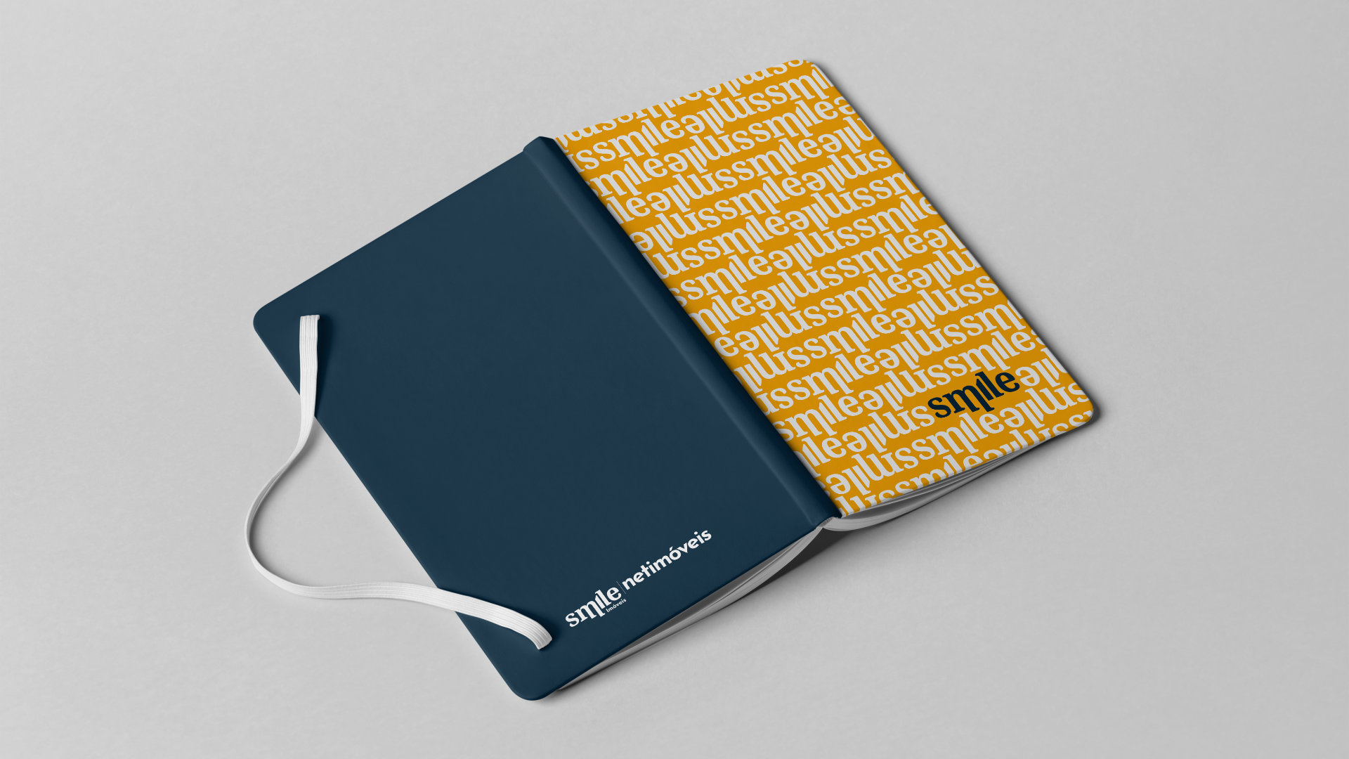 Caderno com padrão espelhado